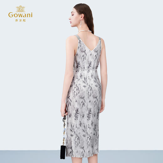 乔万尼新品海报款V领压褶无袖简约线描收腰连衣裙ED2E495 商品图4