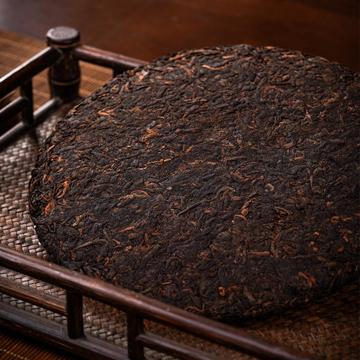 【凤麟冰岛熟茶】七陈冰岛熟茶 临沧冰岛五寨核心古树拼配，香扬、汤甜、味足，浓稠厚滑感直抵深喉 357g/饼 商品图2