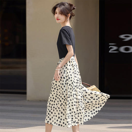 【专属特价】熙世界度假风短袖T恤拼接碎花连衣裙女夏季设计感假两件收腰裙子 商品图1