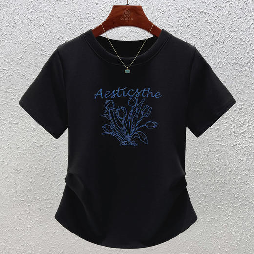 「自」全新升级【铂金会员109/天猫139/差价30】(05247)洛诗琳郁金香刺绣T恤2025夏季新款正肩圆领修身显瘦上衣女 商品图1