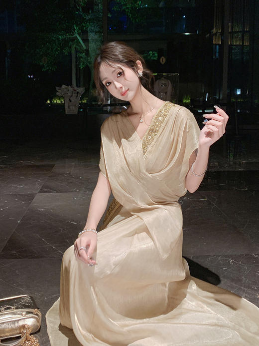 张心子【宴会主角】泰式V领度假风优雅气质两件套套装 U2505050 商品图12