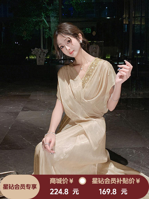 张心子【宴会主角】泰式V领度假风优雅气质两件套套装 U2505050 商品图0