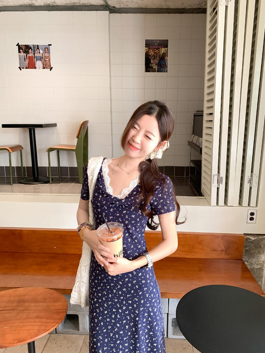 【169元任选2件】现货秒杀！卖完下架不再补 ！V领蕾丝碎花连衣裙 商品图5