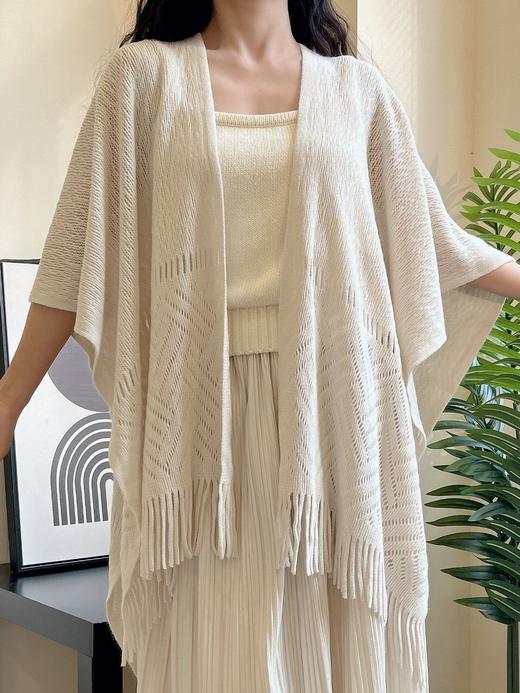 TZW-2025经典薄款披肩女镂空流苏斗篷 商品图5