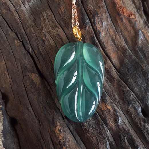 【天然正品】AU750黄金镶冰种蓝水叶子造型翡翠（金枝玉叶）吊坠项链36.9*19.5*4.5MM（皆取最大值）女士现售价：520特价！260525NJM15 商品图4