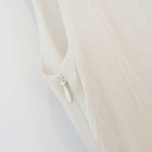 VIVIAN LIU V2534106 夏季新款圆领后背系扣无袖收腰优雅连衣裙 商品图2