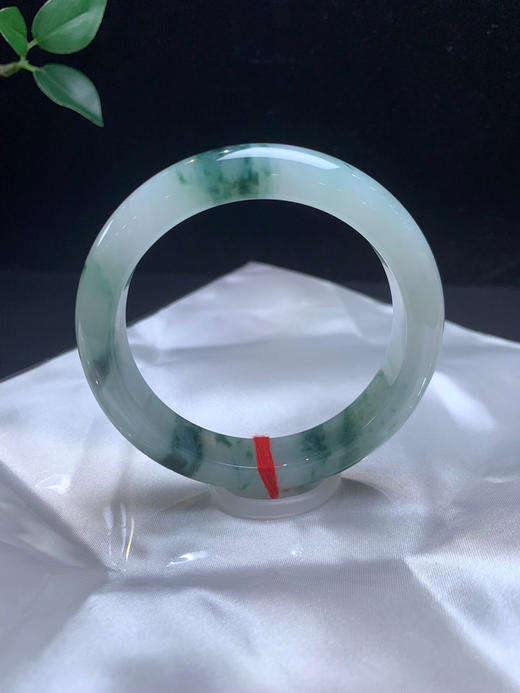 620157，59飘花手镯，清新白底。大半圈飘蓝花 整体清爽干净 商品图3