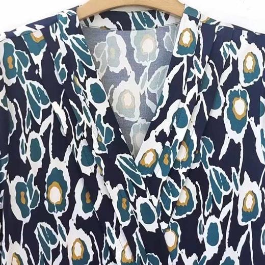 VIVIAN LIU D2527401 春季V领印花收腰A字裙摆七分袖中长款连衣裙 商品图2