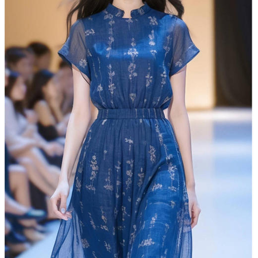 今年流行的漂亮高端精致法式蓝色收腰碎花连衣裙子2025新款女夏季 商品图4