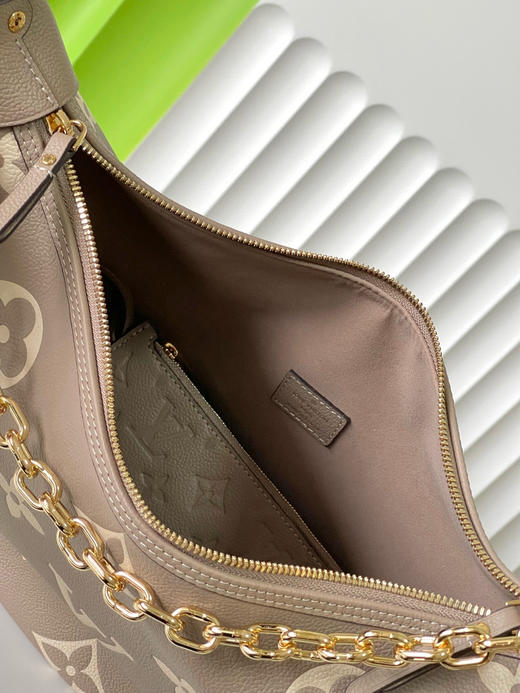 夏季特惠💰1150 原单LV M46738 尺寸：38×26×10cm LOOP HOBO 全皮月亮包 变码芯片 商品图6