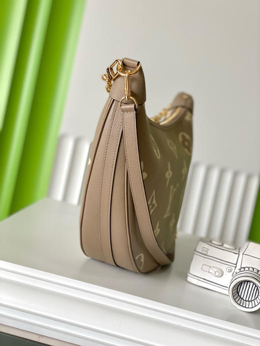 夏季特惠💰1150 原单LV M46738 尺寸：38×26×10cm LOOP HOBO 全皮月亮包 变码芯片 商品图1