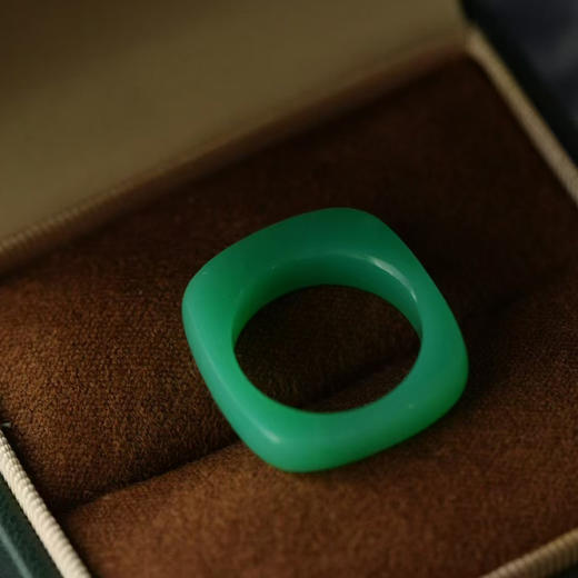 天圆地方款澳玉戒指 商品图1