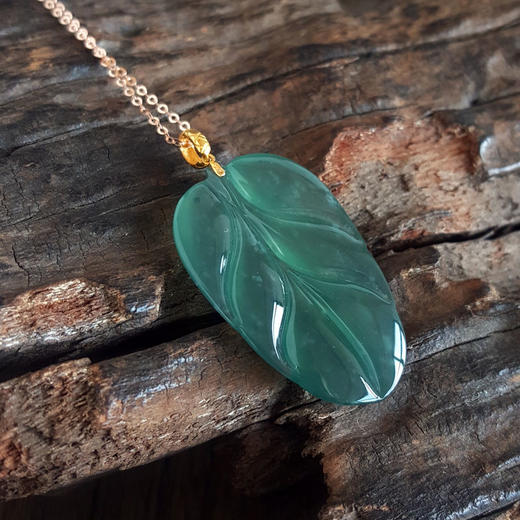 【天然正品】AU750黄金镶冰种蓝水叶子造型翡翠（金枝玉叶）吊坠项链36.9*19.5*4.5MM（皆取最大值）女士现售价：520特价！260525NJM15 商品图6