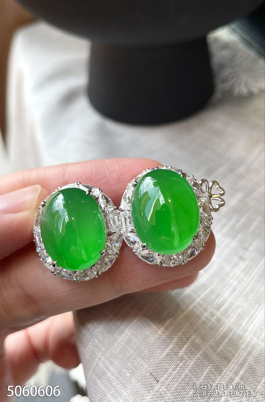 玻璃种阳艳绿蛋面耳钉【5060606】具体价格微信咨询 商品图5