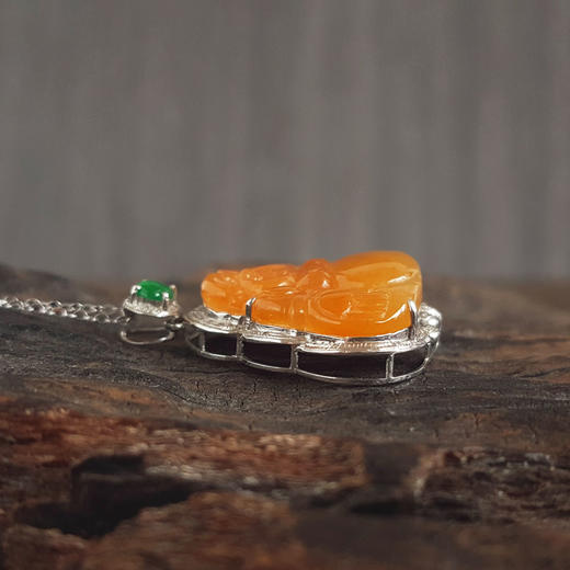 【天然正品】AU750白金镶钻镶天然糯冰种鸡油黄佛公造型翡翠（平安、吉祥）吊坠项链29.8*24.7*8.8MM（皆取最大值）女士现售价：4280！280525NJM13 商品图8