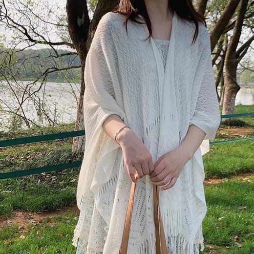 TZW-2025经典薄款披肩女镂空流苏斗篷 商品图2