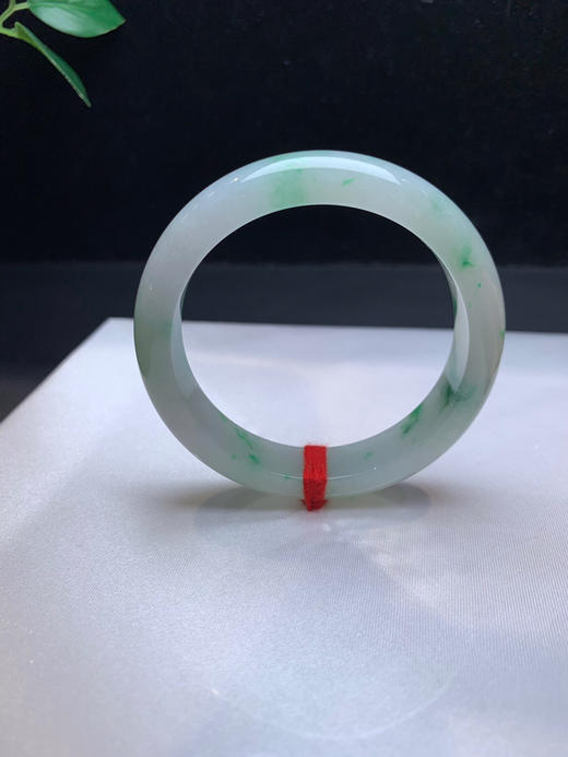 620163，53.8飘阳绿手镯，底妆很细，一抹阳绿色，很吸晴，清新秀气 商品图3