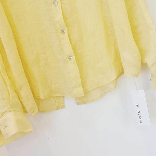 VIVIAN LIU V2533001 夏季女装翻领后背开叉防晒宽松长袖衬衫 商品图3