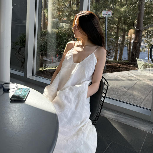 ROMI STUDIO“气质优雅”90%亚麻极简白轻薄吊带连衣裙 RWCSLD2690【发货时间：25-30天】 商品图1