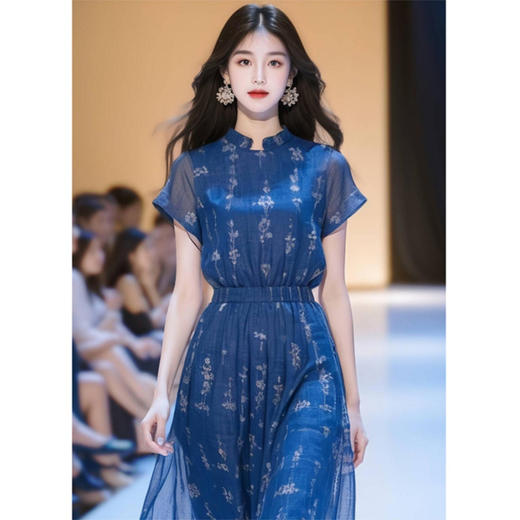今年流行的漂亮高端精致法式蓝色收腰碎花连衣裙子2025新款女夏季 商品图0