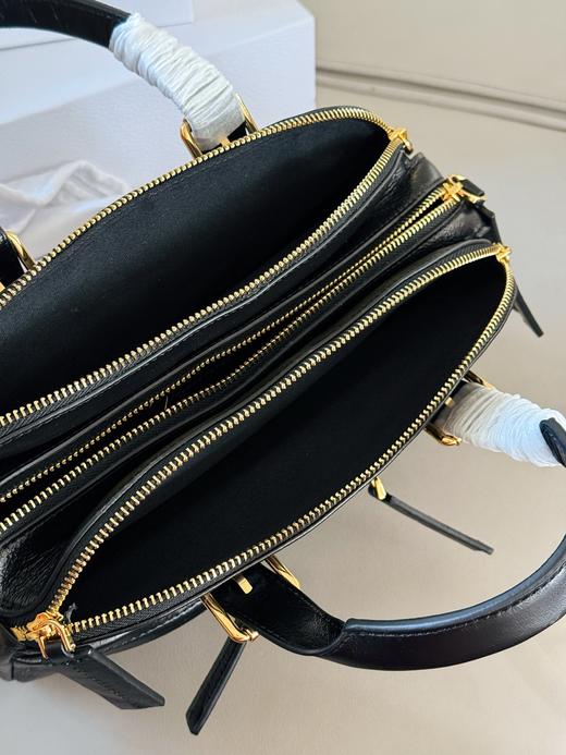 顶级免税版 VIP专柜体验 收到即官网同样 DIOR GRAND TOUR 复古摩登回归，街头感十足 油蜡皮真的拿捏住了我 大容量且柔软的多隔层手袋👜 旅行好搭子 商品图6