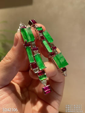 5042106，无事牌耳坠。具体价格微信咨询