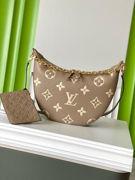 夏季特惠💰1150 原单LV M46738 尺寸：38×26×10cm LOOP HOBO 全皮月亮包 变码芯片