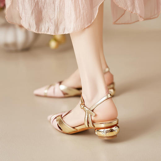 【预售5天】法式镂空尖头包头显瘦ins风凉鞋女夏季气质粗跟后绊带舒适百搭拼色单鞋MBJR&6932 商品图3