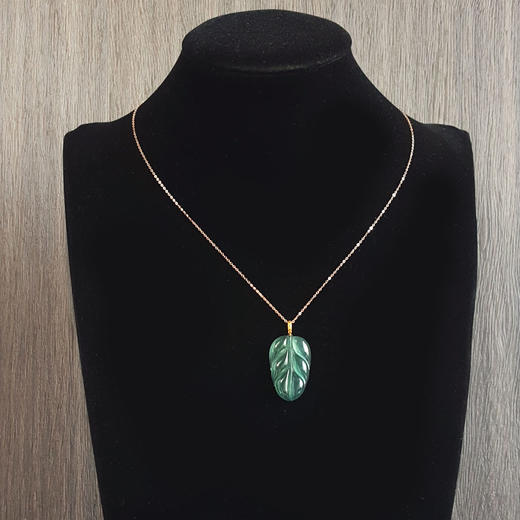 【天然正品】AU750黄金镶冰种蓝水叶子造型翡翠（金枝玉叶）吊坠项链36.9*19.5*4.5MM（皆取最大值）女士现售价：520特价！260525NJM15 商品图11