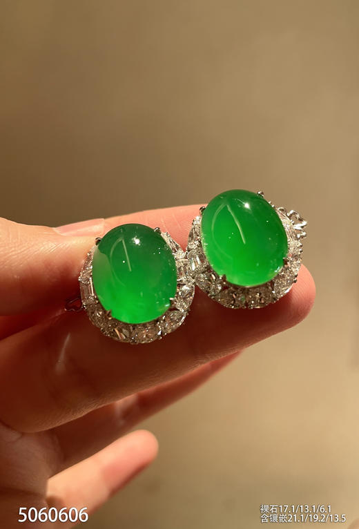 玻璃种阳艳绿蛋面耳钉【5060606】具体价格微信咨询 商品图2