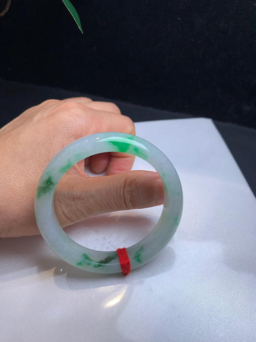 620163，53.8飘阳绿手镯，底妆很细，一抹阳绿色，很吸晴，清新秀气 商品图5