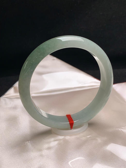 620166，62.3圈口，糯化飘油青正圈平安镯，半山水色 商品图2