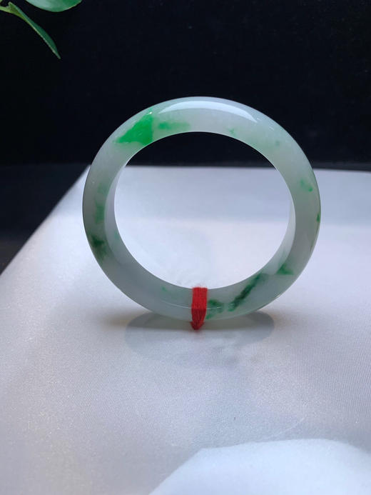 620163，53.8飘阳绿手镯，底妆很细，一抹阳绿色，很吸晴，清新秀气 商品图2