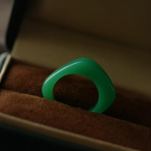 天圆地方款澳玉戒指 商品图3