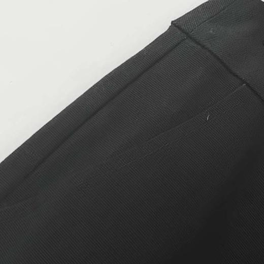 VIVIAN LIU R2445001 25春季新款腰部斜门襟斜插兜直筒休闲九分裤 商品图3