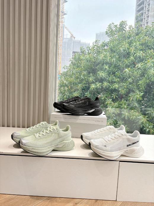 MM6 x SALOMON萨洛蒙 - Spectur Maison 户外 跑步鞋  上脚很百搭哦，也很随脚舒适，又同时保持不错的透气性能舒适与质感并行，轻松驾驭四季穿着任何搭配。 商品图1