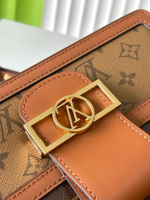 夏季特惠💰1000 原单LV 大号M45958 尺寸：25×17×10.5cm DAUPHINE 达芙妮斜挎包大号 变码芯片 商品图4