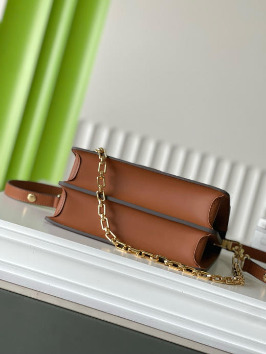 夏季特惠💰1000 原单LV 大号M45958 尺寸：25×17×10.5cm DAUPHINE 达芙妮斜挎包大号 变码芯片 商品图3