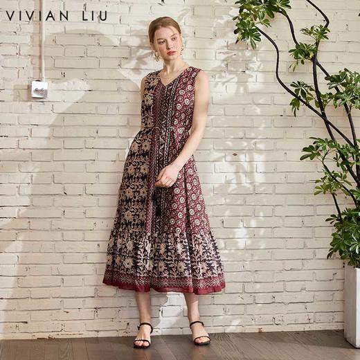 VIVIAN LIU V2524102  春季时尚圆领后背系扣无袖收腰连衣裙 商品图0
