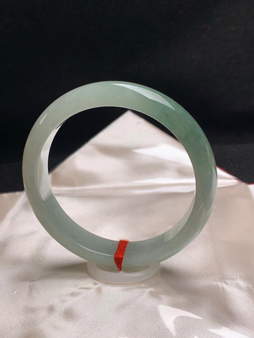620166，62.3圈口，糯化飘油青正圈平安镯，半山水色 商品图1