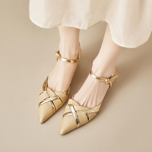 【预售5天】法式镂空尖头包头显瘦ins风凉鞋女夏季气质粗跟后绊带舒适百搭拼色单鞋MBJR&6932 商品图1