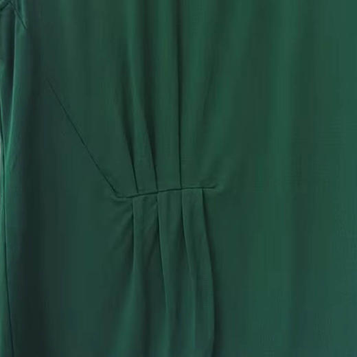 VIVIAN LIU R2447310 25春季女装圆领腰部捏褶不规则砍袖针织衫 商品图3