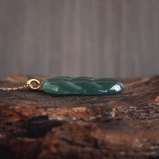 【天然正品】AU750黄金镶冰种蓝水叶子造型翡翠（金枝玉叶）吊坠项链36.9*19.5*4.5MM（皆取最大值）女士现售价：520特价！260525NJM15 商品图7