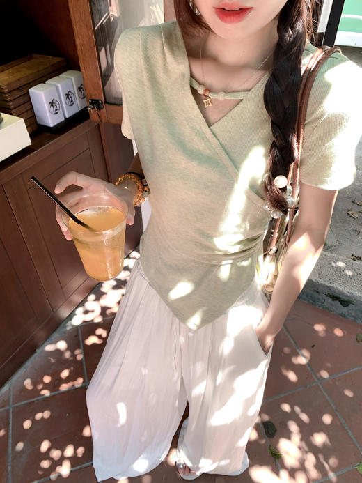 <曾小咸推荐>不规则绿色交叉v领收腰短袖T恤 商品图6