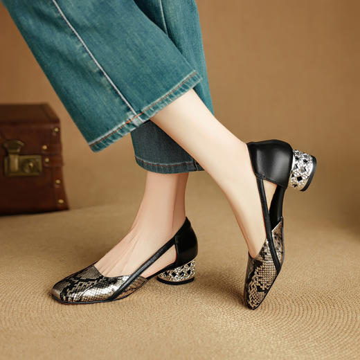 【预售5天】舒适百搭透气蛇纹拼接方头镂空头层真皮钻跟包头中空单鞋NJMK&K1626 商品图2