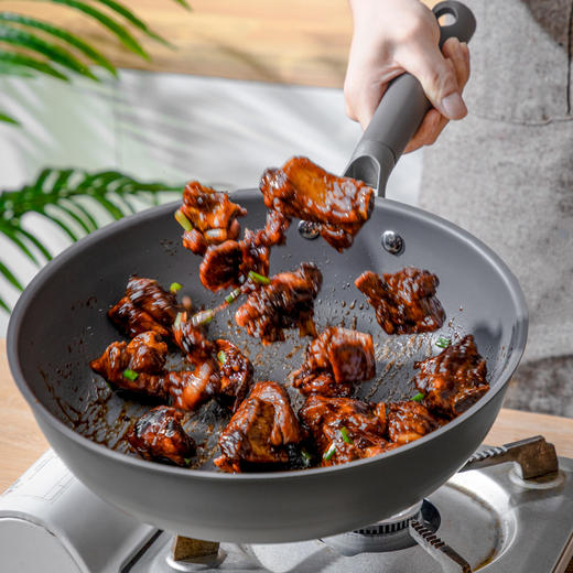 神田 云朵锅钛合金不粘锅 平底煎炒锅28cm 落栗棕 下单赠导热板+硅胶铲 商品图6