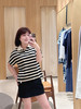 休闲通勤条纹合身短袖POLO领针织衫 棉条纹针织布POLO衫 水柔棉针织布材质 黑白条纹简约高级 宽松版型设计 拼色polo领 富有层次感 商品缩略图4