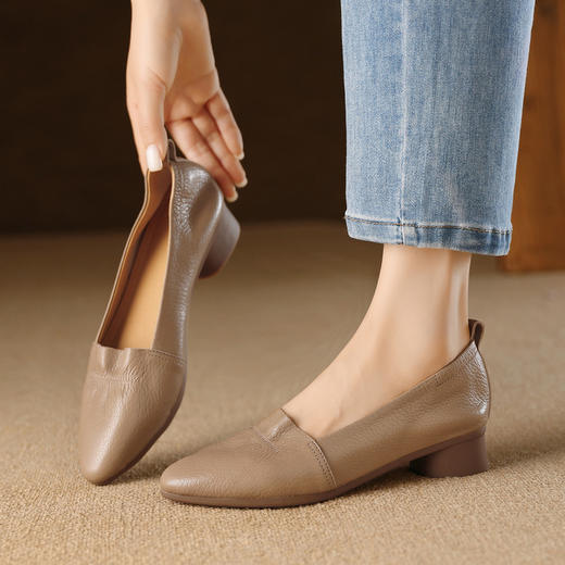 【预售5天】软底浅口软皮爆款单鞋，低跟尖头妈妈百搭舒适豆豆女皮鞋LG&78-1309 商品图0