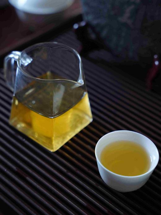 【整件20饼出售】【宸美】银奖配方，2022年春，某在售品牌产品，为防止扰乱市场进行打码处理，特惠处理数量有限先到先得，357克/饼 商品图3