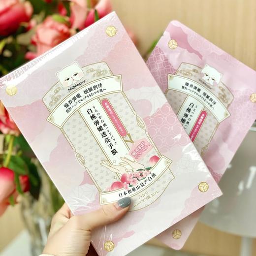 【日本咪一喵白桃美白手膜】🔹含有99%高纯度烟酰胺 🔹日本进口白桃🍑精华 🔹百合提取物  比香水好闻，养成漫画手--现货 商品图1